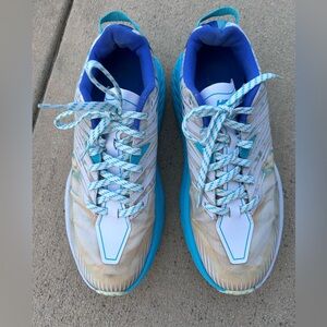 Hoka woman’s Speedgoat 4 White & Teal Running/Trail Sneakers size 9.5